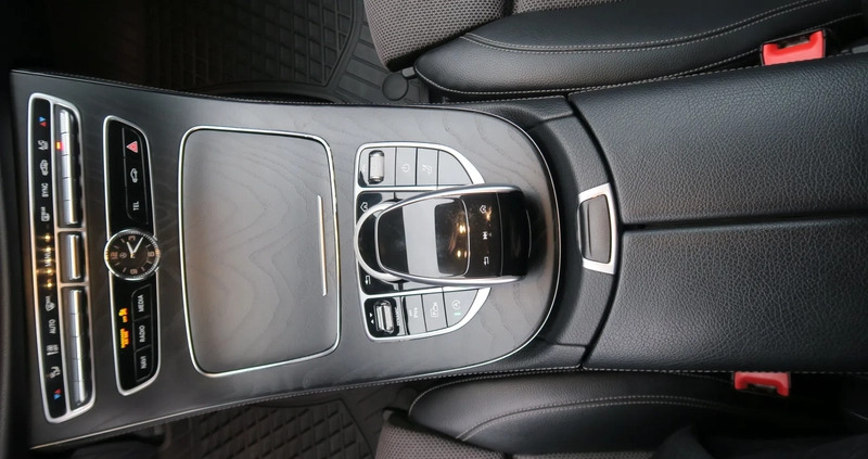 Mercedes-Benz Klasa E cena 107900 przebieg: 139000, rok produkcji 2018 z Poddębice małe 704